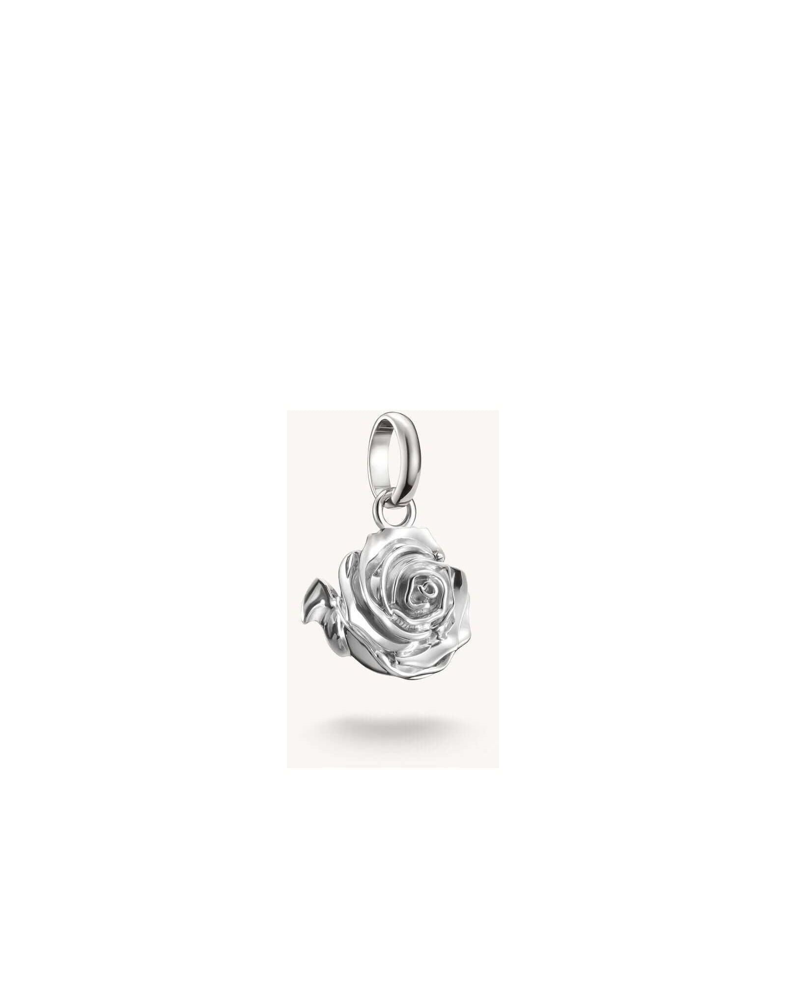 Pendentif charm fleur de rose en argent 925 recyclé, élégant et finement détaillé.