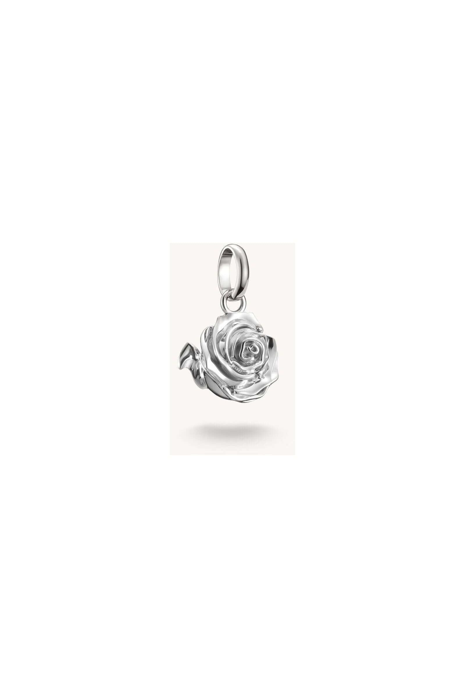 Pendentif charm fleur de rose en argent 925 recyclé, élégant et finement détaillé.