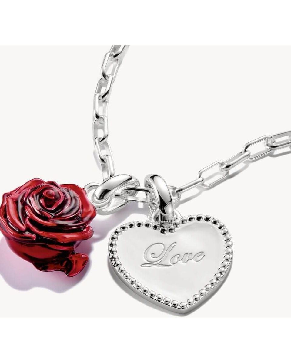 Pendentif charm cœur en argent avec rose rouge, gravé 'Love', élégant et vintage.