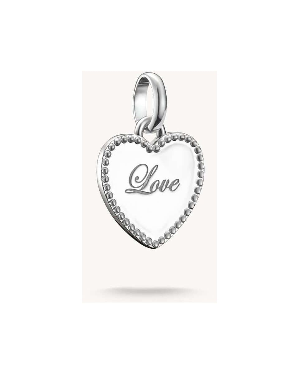 Pendentif charm cœur en argent recyclé avec gravure 'Love' et design vintage élégant.