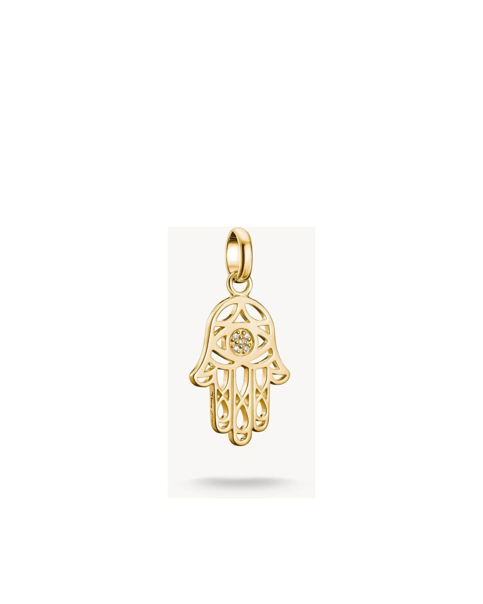 Pendentif charm Main Hamsa en or plaqué, orné de zircons, symbolisant protection et chance.