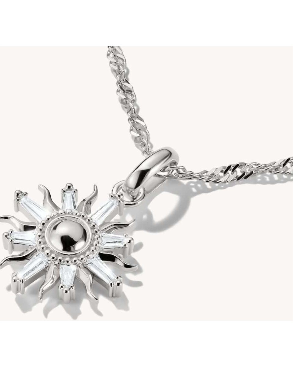 Pendentif soleil en argent 925 avec pierres de zirconium blanc, élégant et brillant.