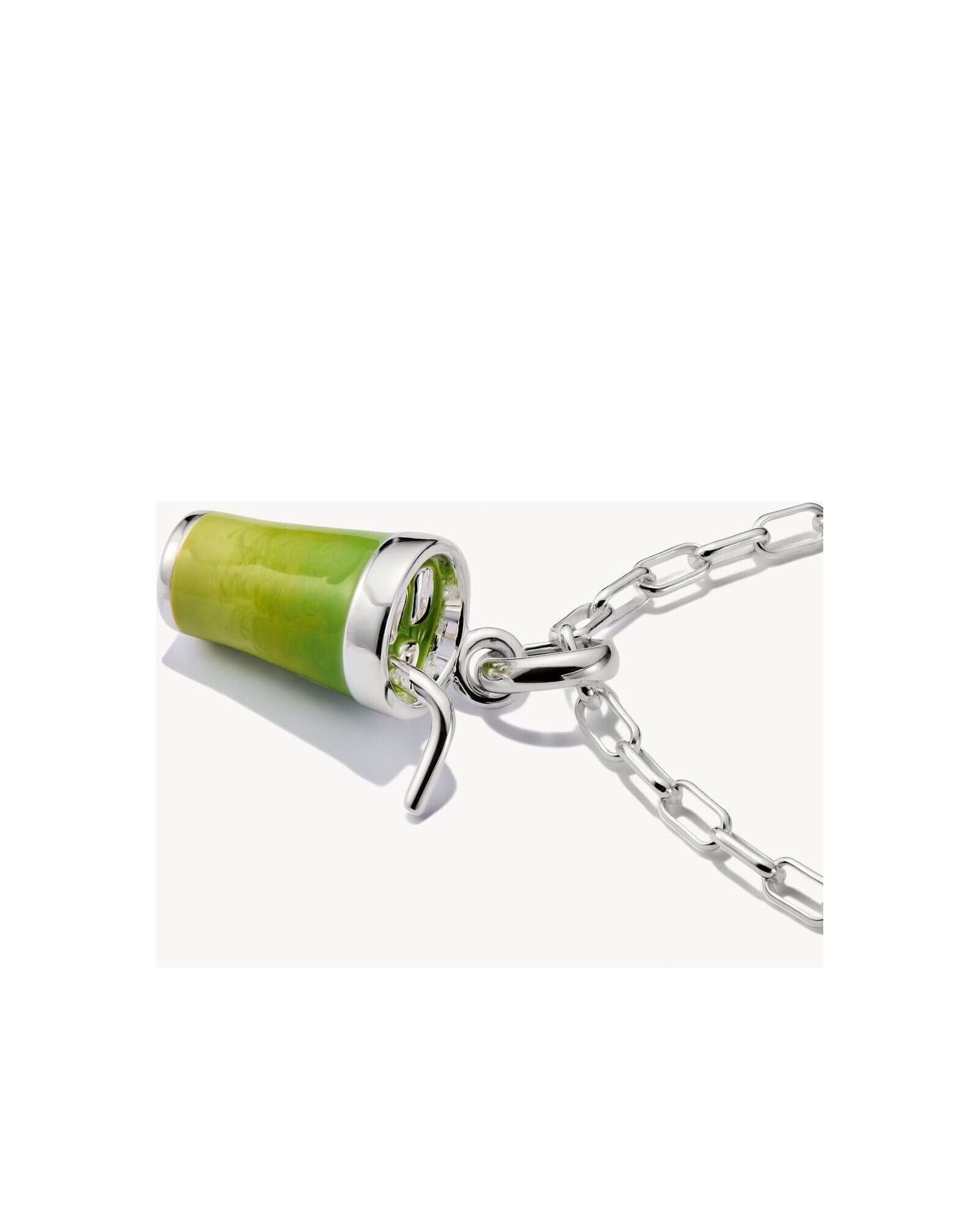Pendentif charm matcha latte en argent 925 recyclé avec glaçons et paille, élégant et original.