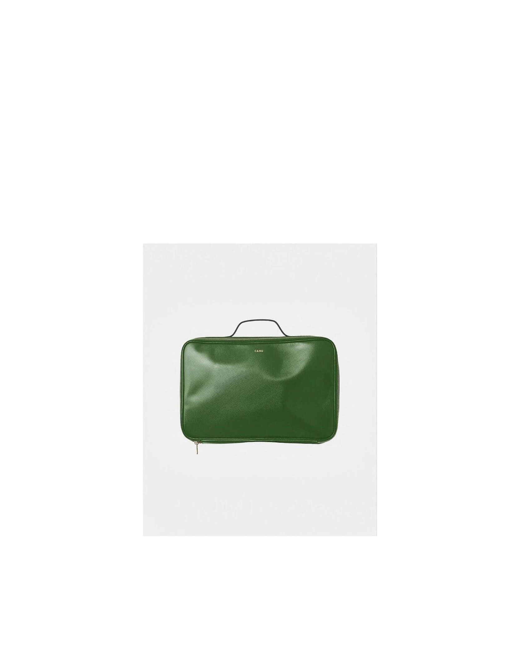 La Maxi Pochette Claude: Green waterproof PVC laptop pouch with gold zipper and minimalist design.