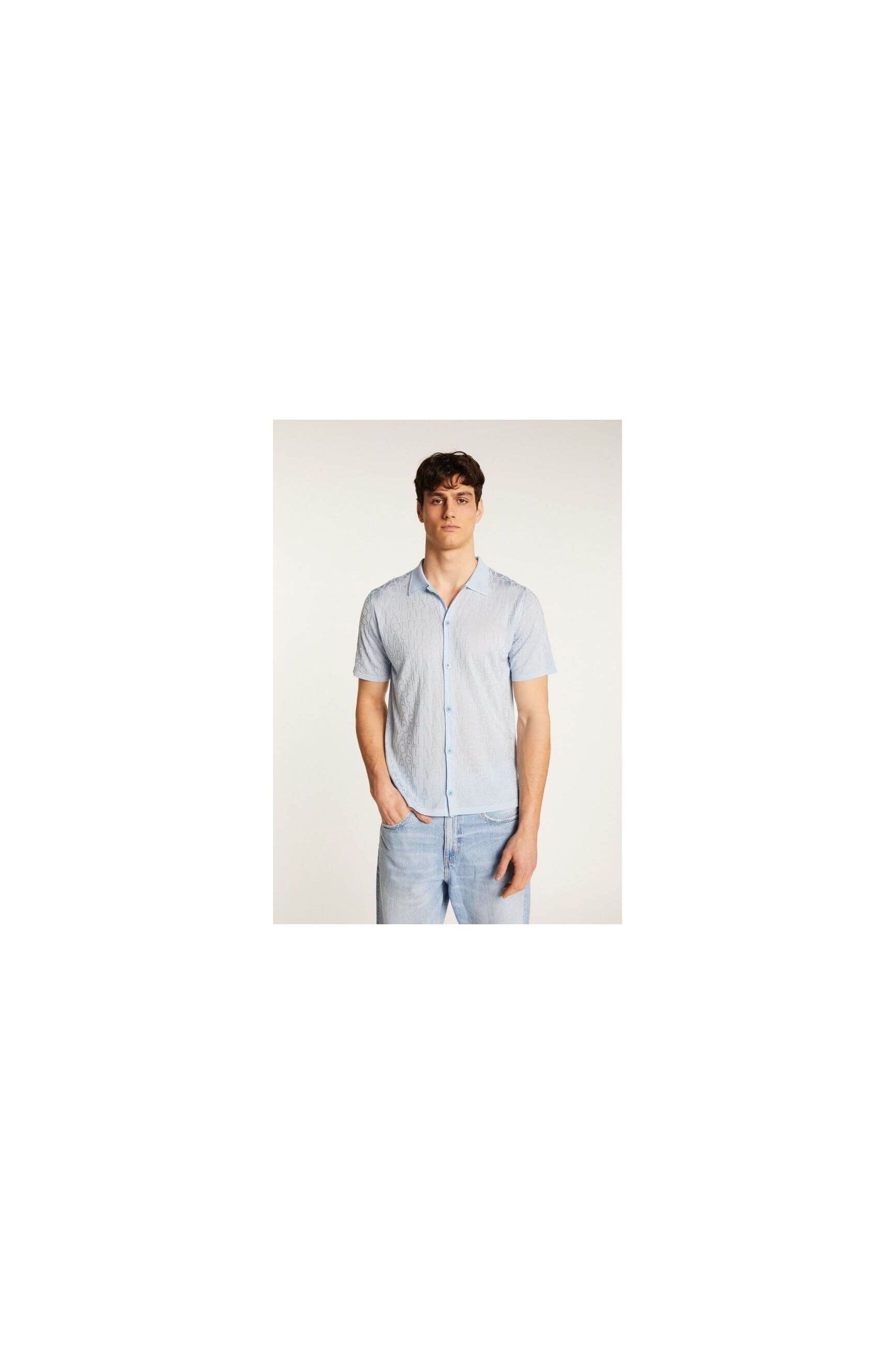 Chemise Matthew blue short-sleeve shirt for men, lightweight and stylish for sunny days.