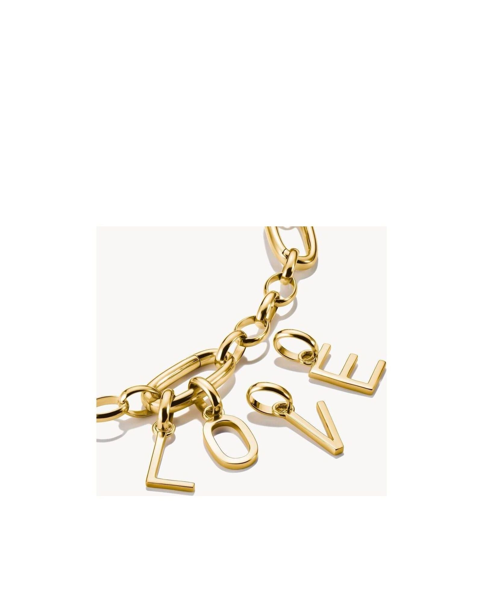 Pendentif charm lettres en plaqué or formant le mot 'LOVE', parfait pour personnaliser bijoux.