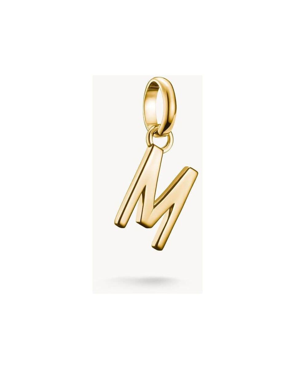 Pendentif charm lettre M en plaqué or 18k, élégant et personnel, parfait pour un bijou sur mesure.