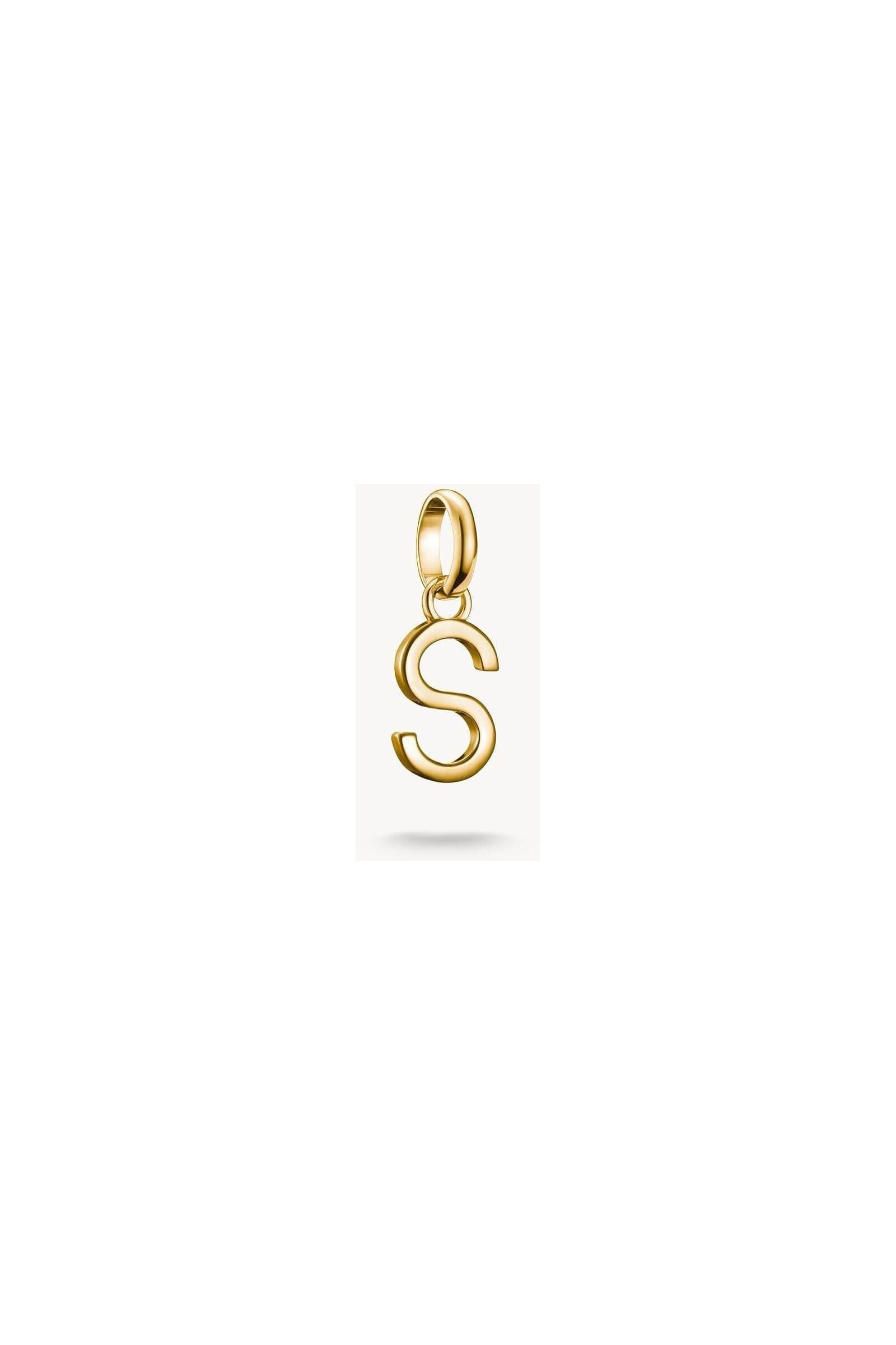 Charm pendentif lettre S en plaqué or 18k, en argent recyclé, pour un bijou personnel et élégant.