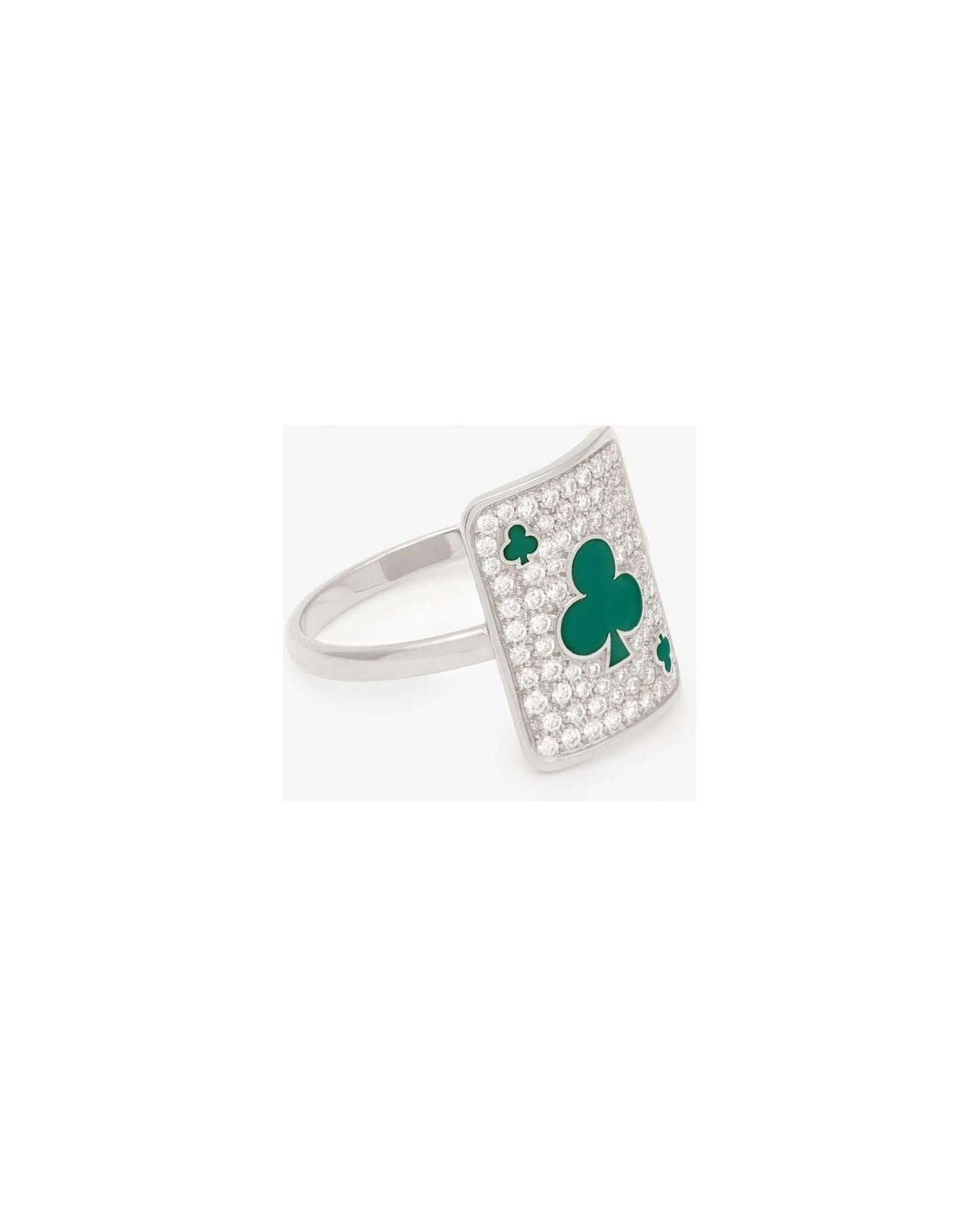 Bague pinkie lucky harmonie en or, ornée de diamants et émaillée de trèfles verts, symbole de chance et d'enchantement.