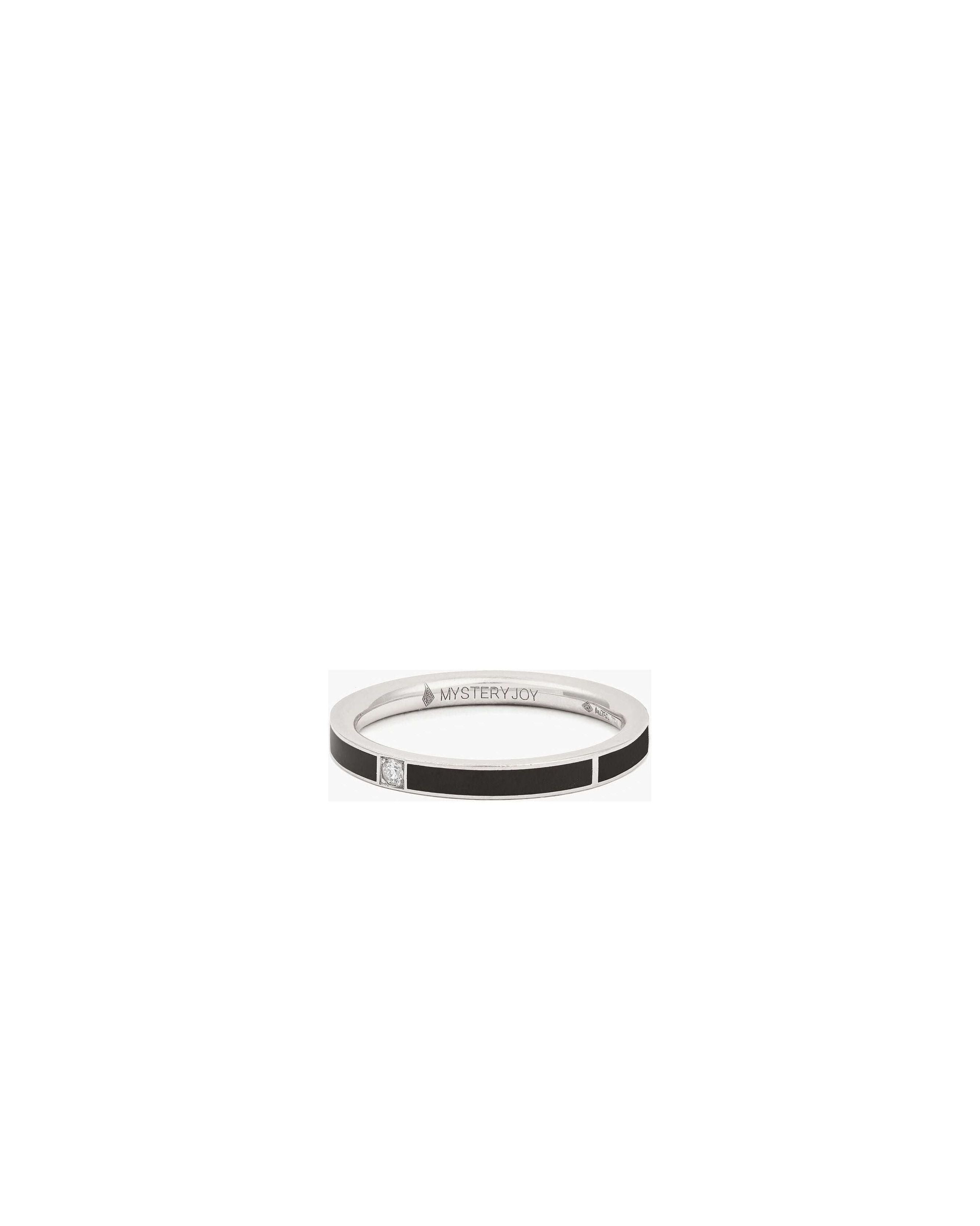 Alliance Songe in 18k gold with black lacquer and lab-grown diamonds from MYSTERYJOY's Game Illusion collection.