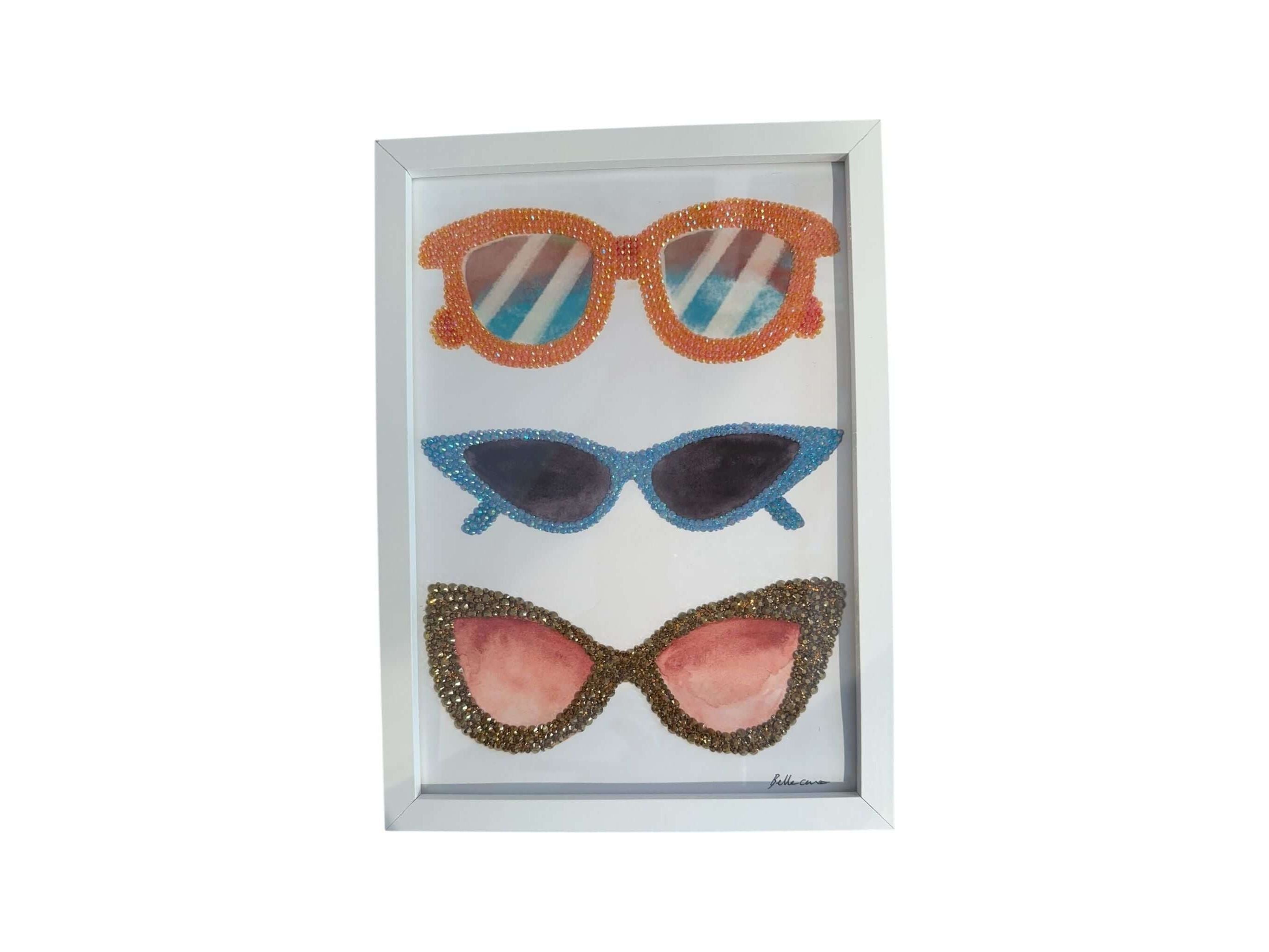 Encadrée 21x30 cm avec affiches de lunettes colorées ornées de cristaux brillants, ajoutant élégance à votre décoration.