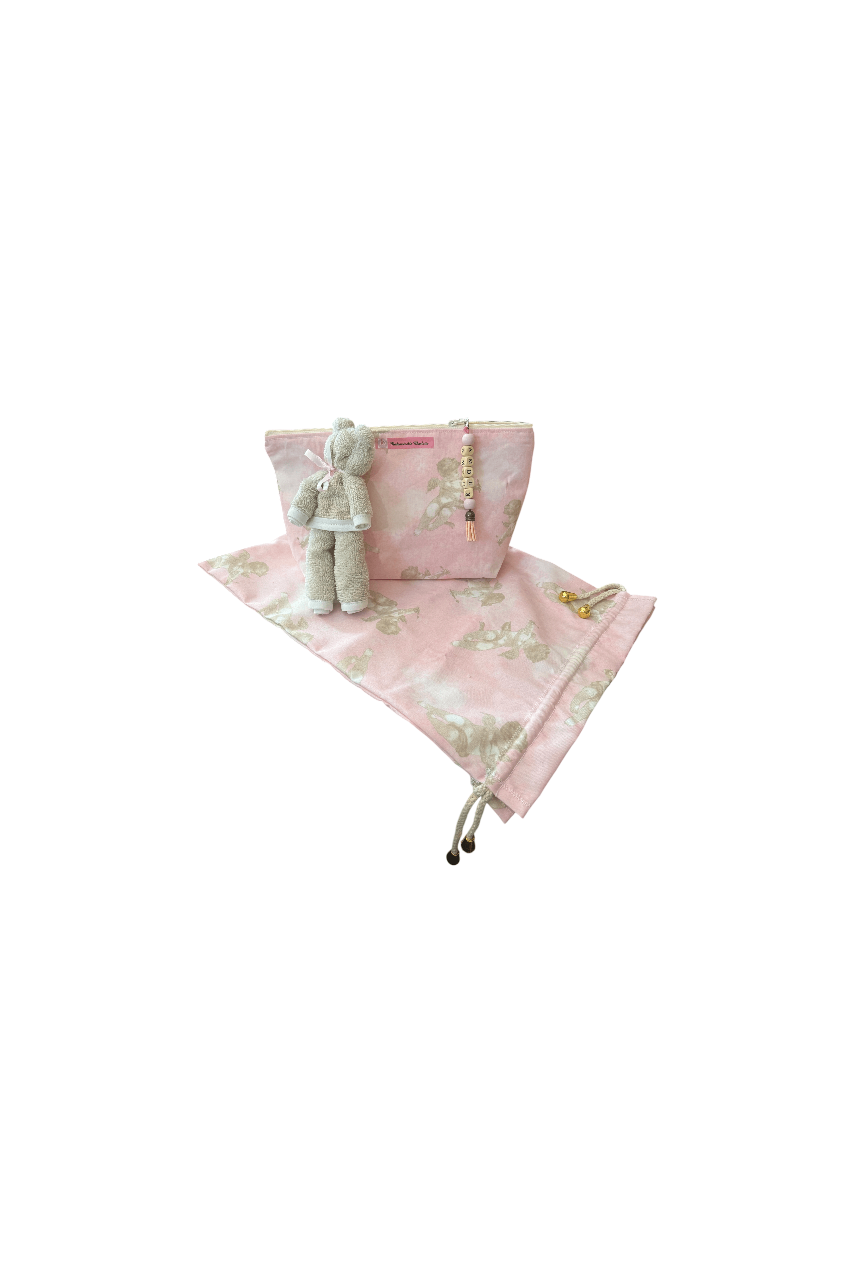Pochette bébé en tissu rose avec doudou, parfaite pour le change et le rangement lors des déplacements.