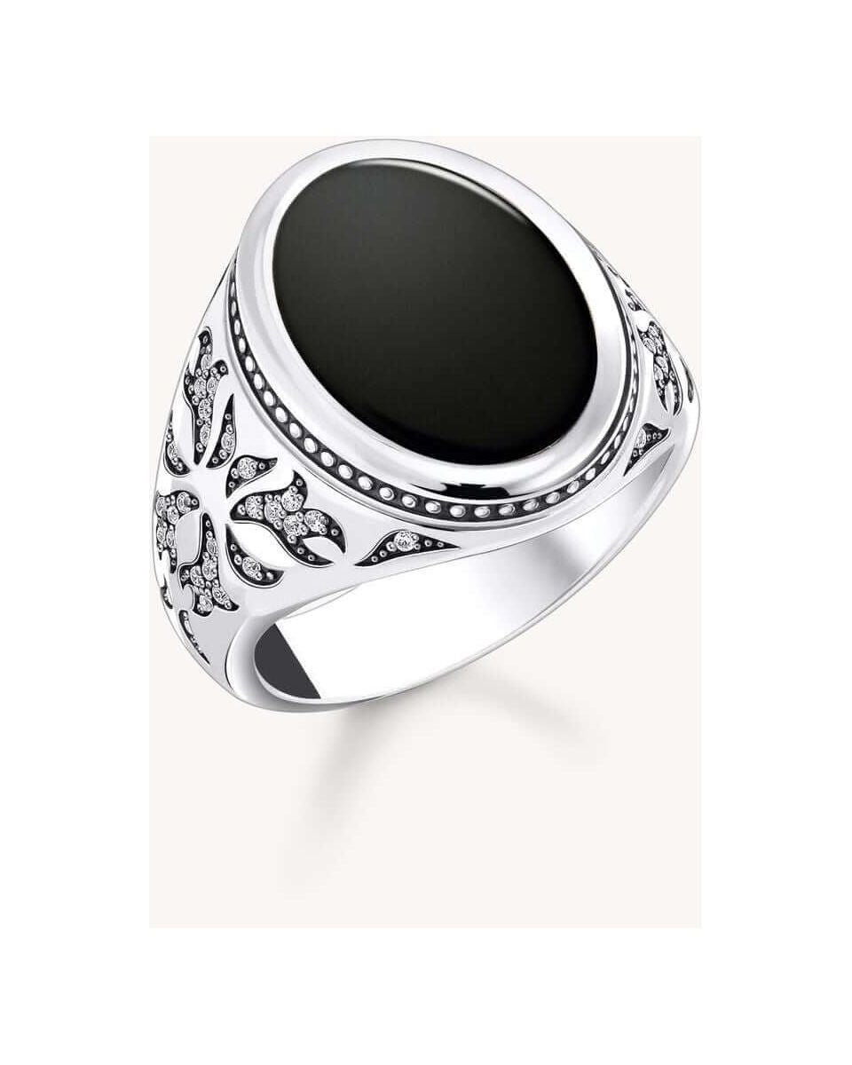 Chevalière en argent noirci avec onyx noir et oxyde de zirconium blanc, design élégant et raffiné.