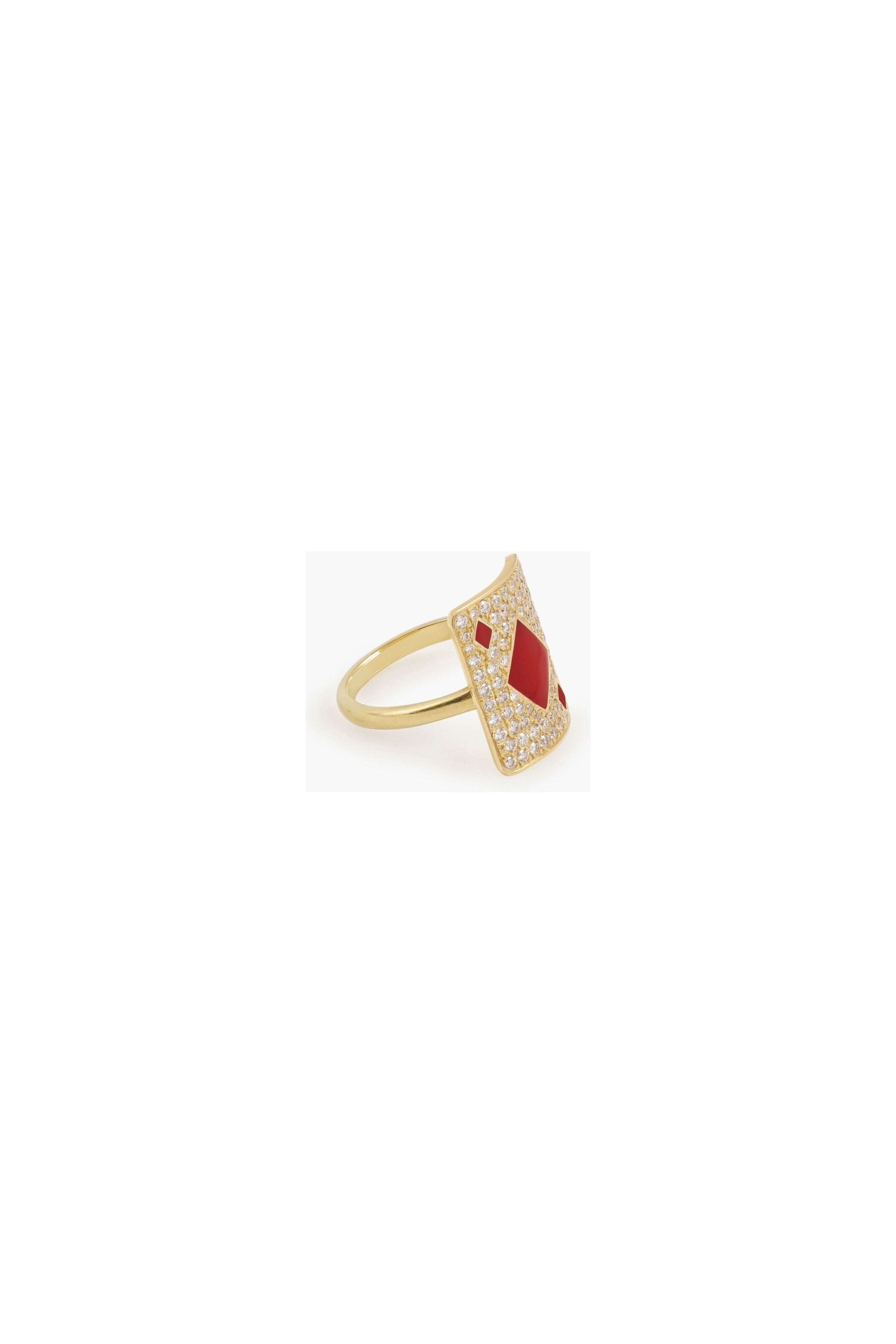 Bague pinkie honneur en or jaune 18cts, ornée de diamants et laque rouge, un bijou luxueux et intemporel.
