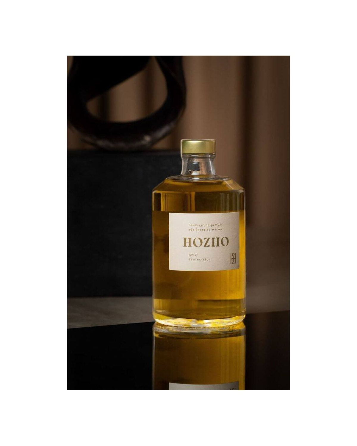 Recharge Brise Protectrice by HOZHO in a glass bottle, promoting warmth and spiritual connection in home environments.