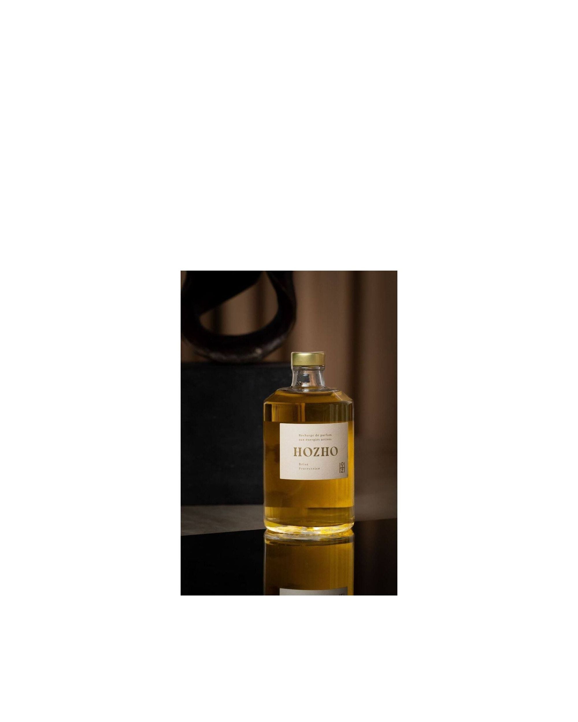 Recharge Brise Protectrice by HOZHO in a glass bottle, promoting warmth and spiritual connection in home environments.