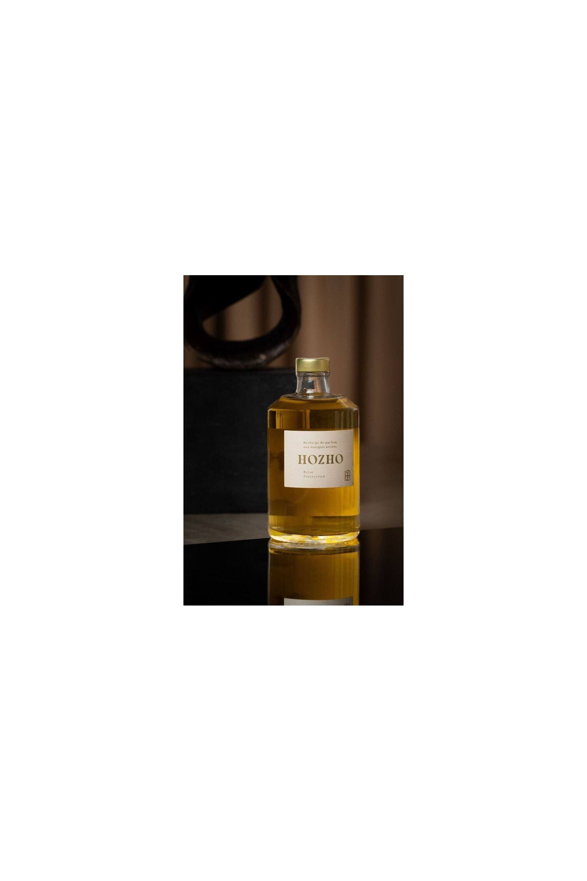 Recharge Brise Protectrice by HOZHO in a glass bottle, promoting warmth and spiritual connection in home environments.