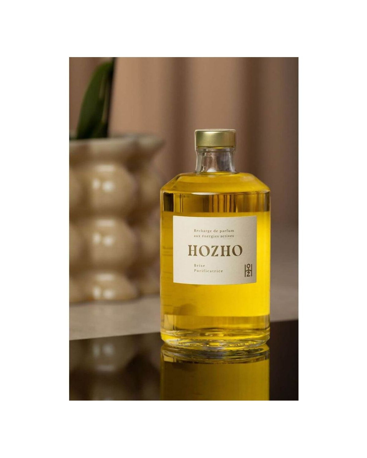 Recharge Brise Purificatrice Hozho in glass bottle, enriched with natural oils for home purification.