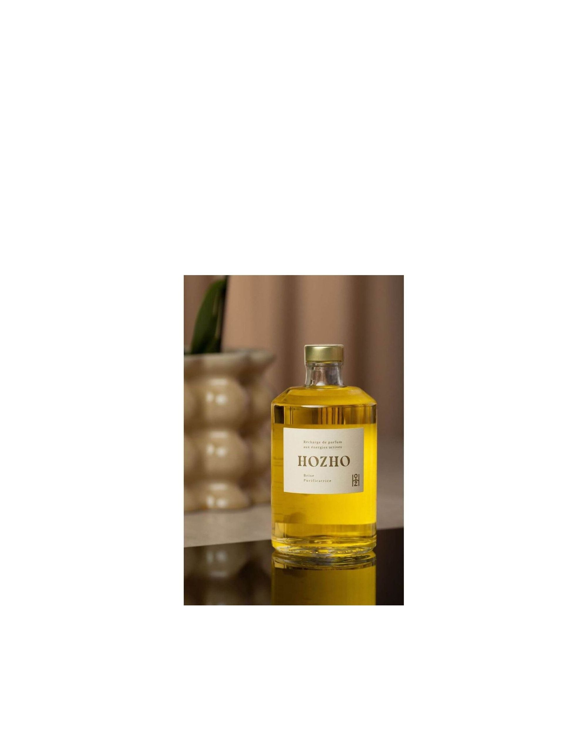Recharge Brise Purificatrice Hozho in glass bottle, enriched with natural oils for home purification.