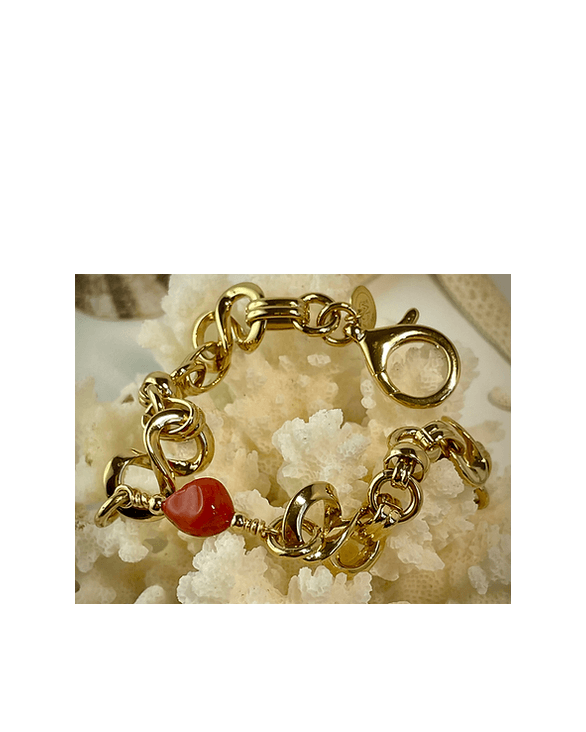 Bracelet Créazione with gold links and Mediterranean red coral, showcasing superior craftsmanship and unique design.