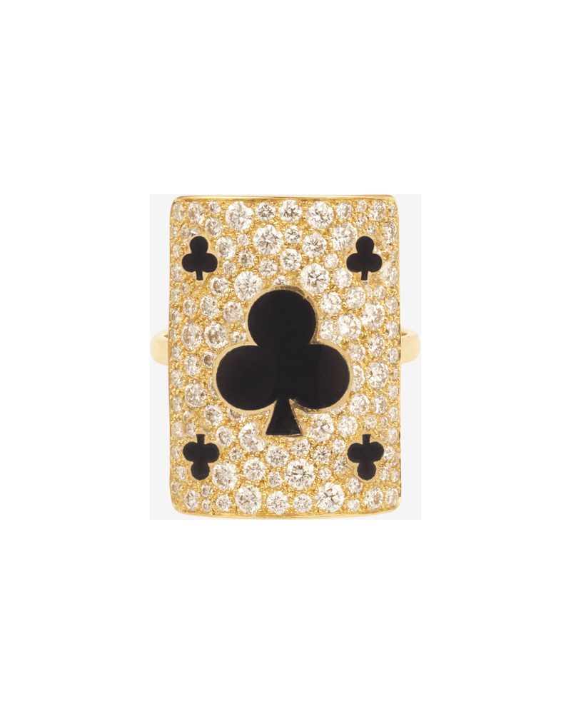 Bague en or avec motif de trèfle, ornée de diamants et laque noire, créant un look élégant et audacieux.