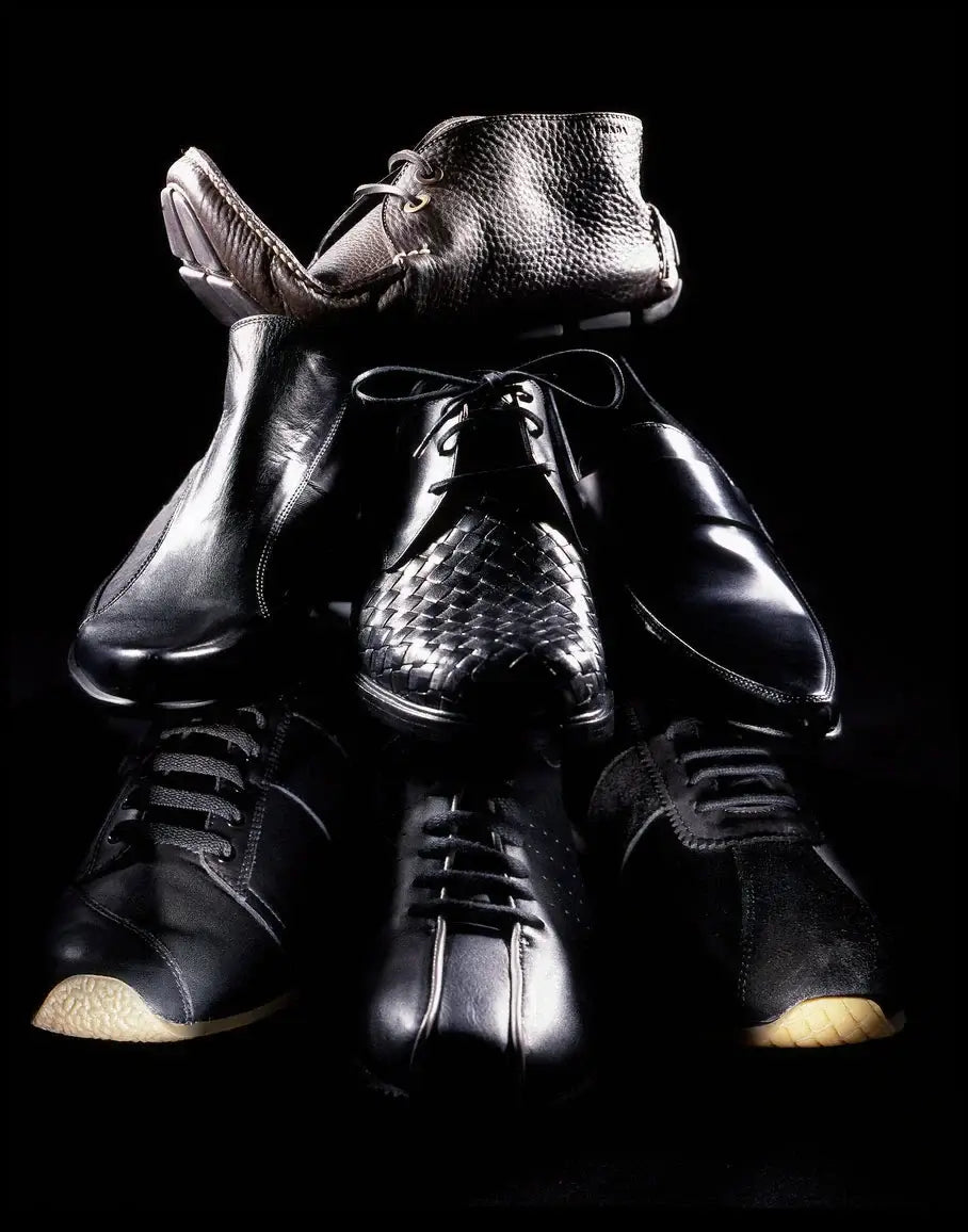 Chaussures homme chez LUXTORE : cuir d’exception, coupes soignées, design élégant. Bottines, derbies, baskets et plus pour un style masculin affirmé.