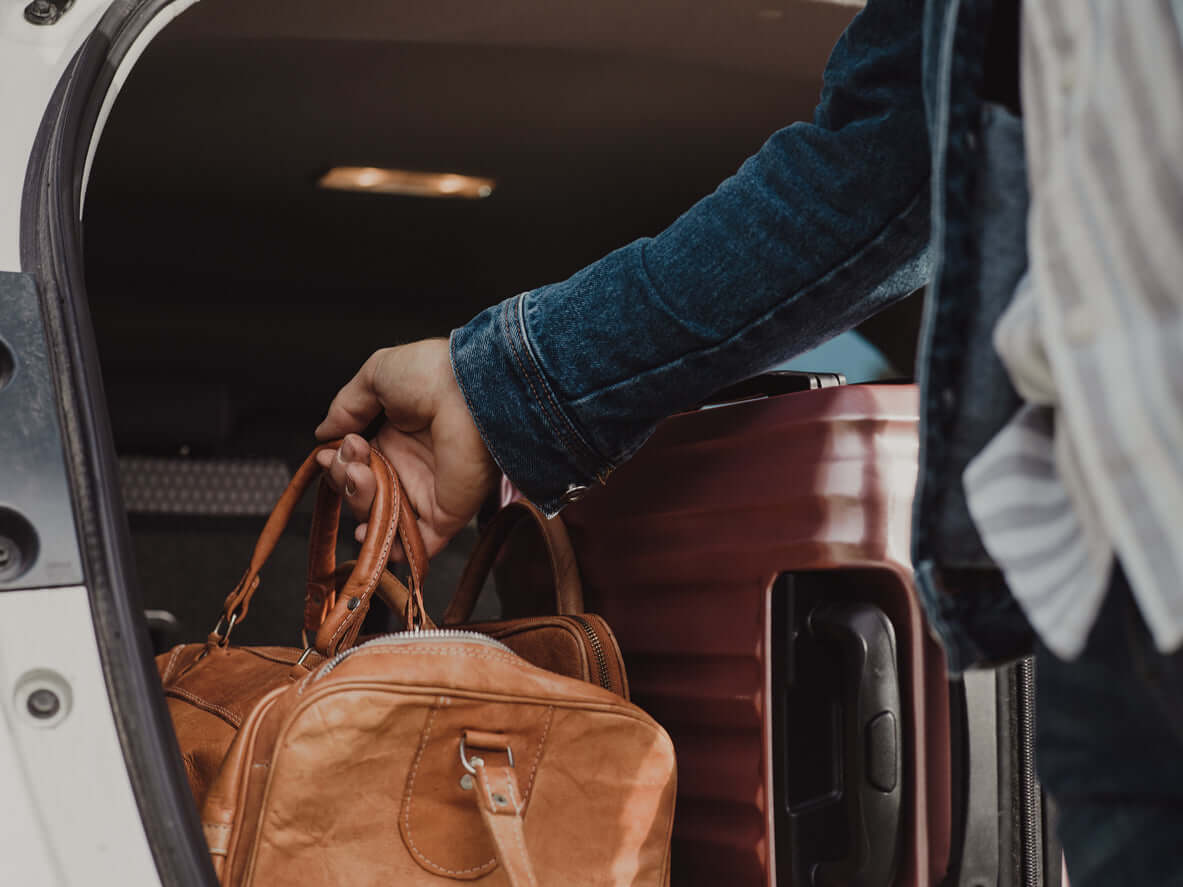 Sacs et bagages pour homme : sélection haut de gamme alliant style, praticité et savoir-faire. Sacs en cuir, sacoches, valises et accessoires de voyage pensés pour l’homme contemporain. Découvrez notre vestiaire nomade sur LUXTORE.fr.