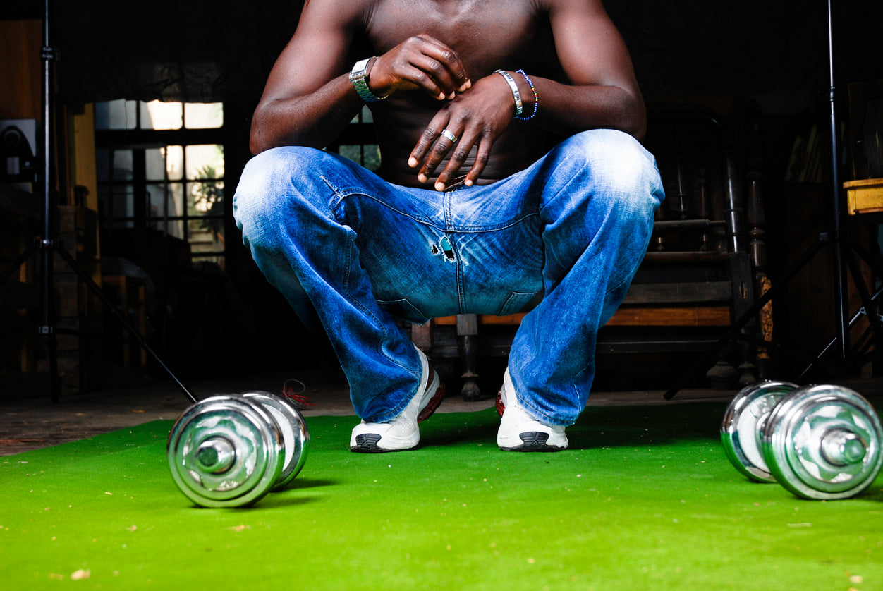 Collection jeans pantalons casual sportswear hommes : regular, slim, straight, délavés. Coupes ajustées confortables, pure tradition denim.