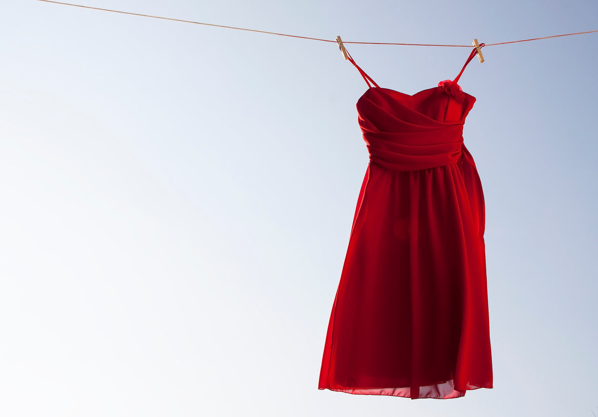 Robes femme chez LUXTORE : coupes soignées, matières fluides, détails élégants. Des pièces qui subliment chaque silhouette avec caractère et raffinement. Pour une allure affirmée, du matin au soir, entre mouvement, féminité et liberté.
