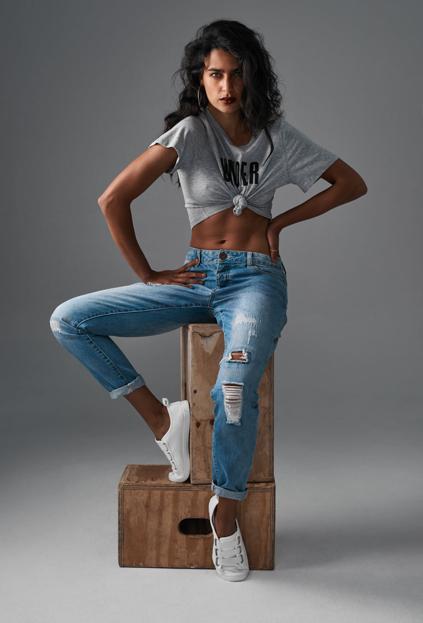 Sélection jeans pantalons casual sportswear femmes : slim, boyfriend, taille haute. Coupes modernes confortables, esprit denim authentique.