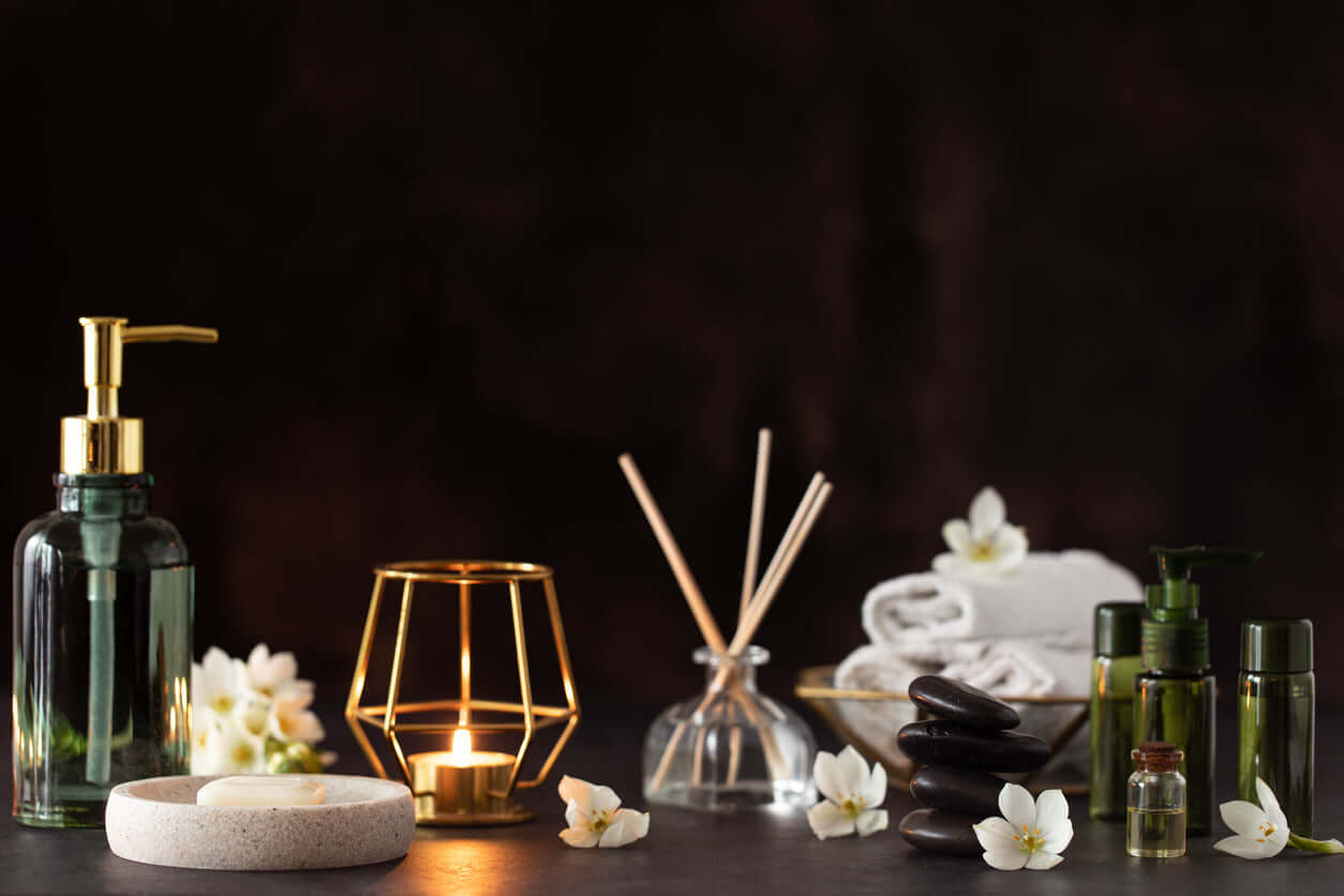LUXTORE révèle un art du soin raffiné : parfums de niche, huiles précieuses, brumes, soins corps & maison. Beauté sensorielle, luxe intime, élégance au quotidien. Laissez parler vos sens