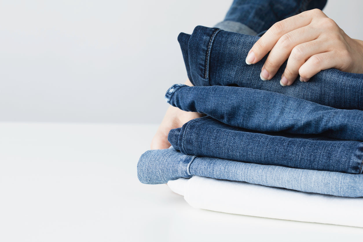 Sélection jeans pantalons casual sportswear femmes : slim, boyfriend, taille haute. Coupes modernes confortables, esprit denim authentique.