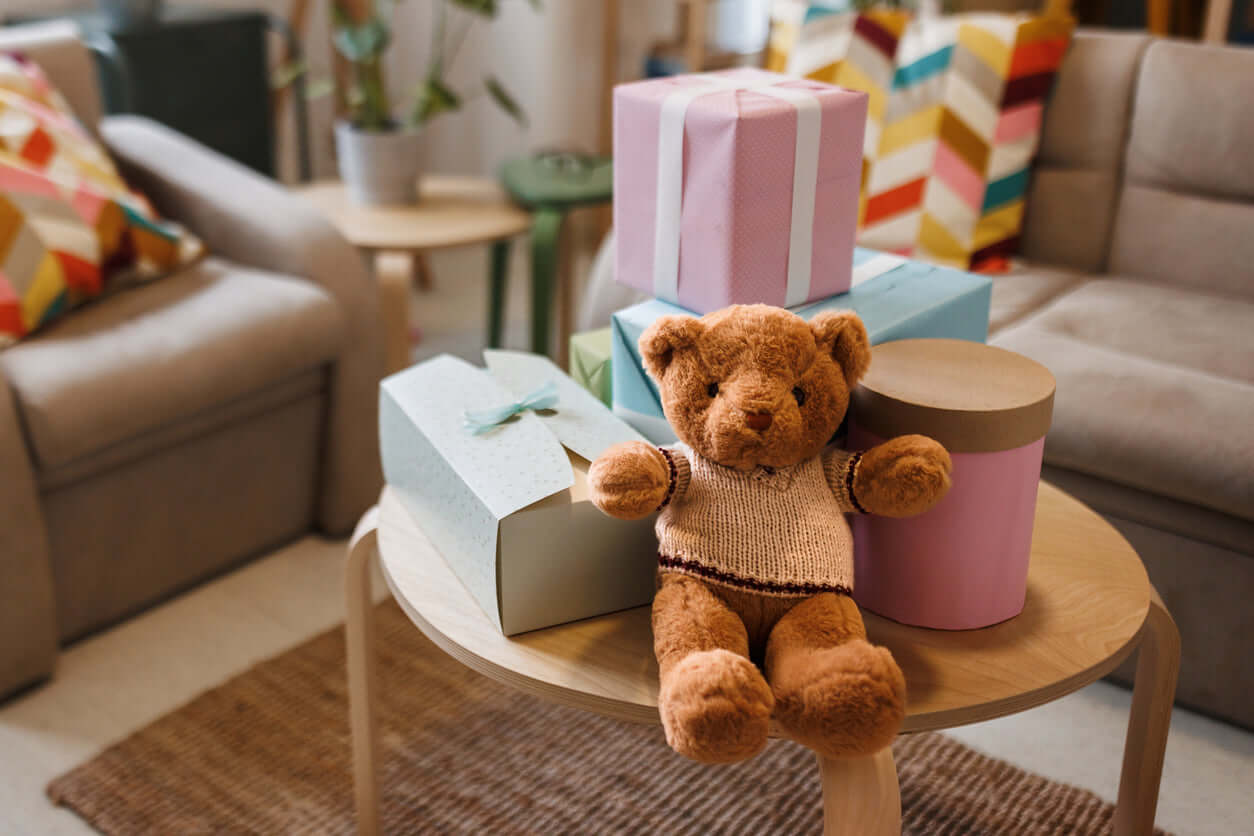 Chez LUXTORE, chaque doudou, jouet ou boîte à dents de lait est fait main avec amour. Un univers tendre et artisanal, pensé pour accompagner l’enfance avec douceur, émotion et poésie. Des pièces uniques à offrir et à chérir.