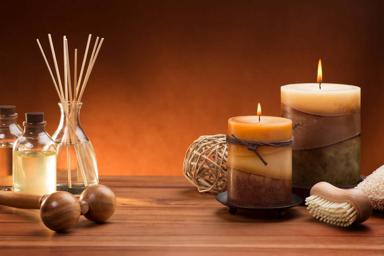 Parfums d’intérieur chez LUXTORE : diffuseurs, brumes et sprays aux senteurs raffinées. Élégance olfactive pour une maison subtilement parfumée.