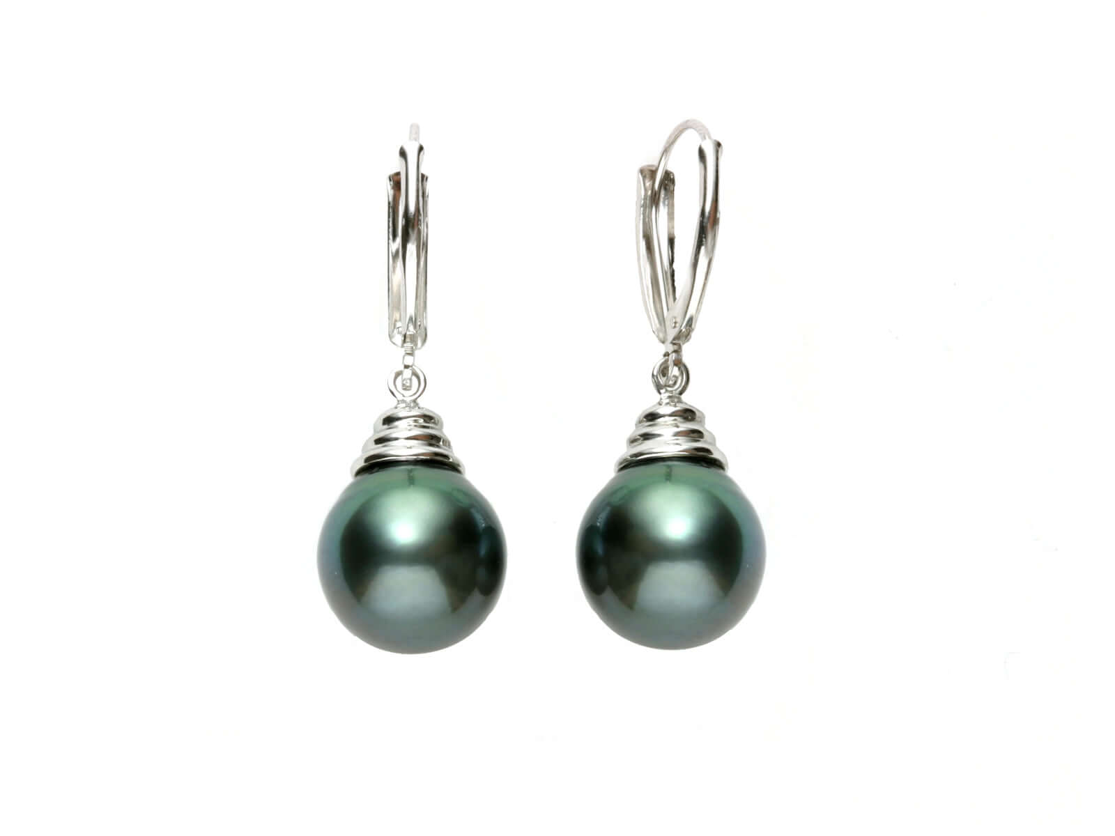 Boucles d’oreilles homme au style affirmé, entre sophistication et caractère. Minimalistes ou audacieuses, nos créations sélectionnées chez LUXTORE traduisent une vision contemporaine de la masculinité et du bijou de créateur.