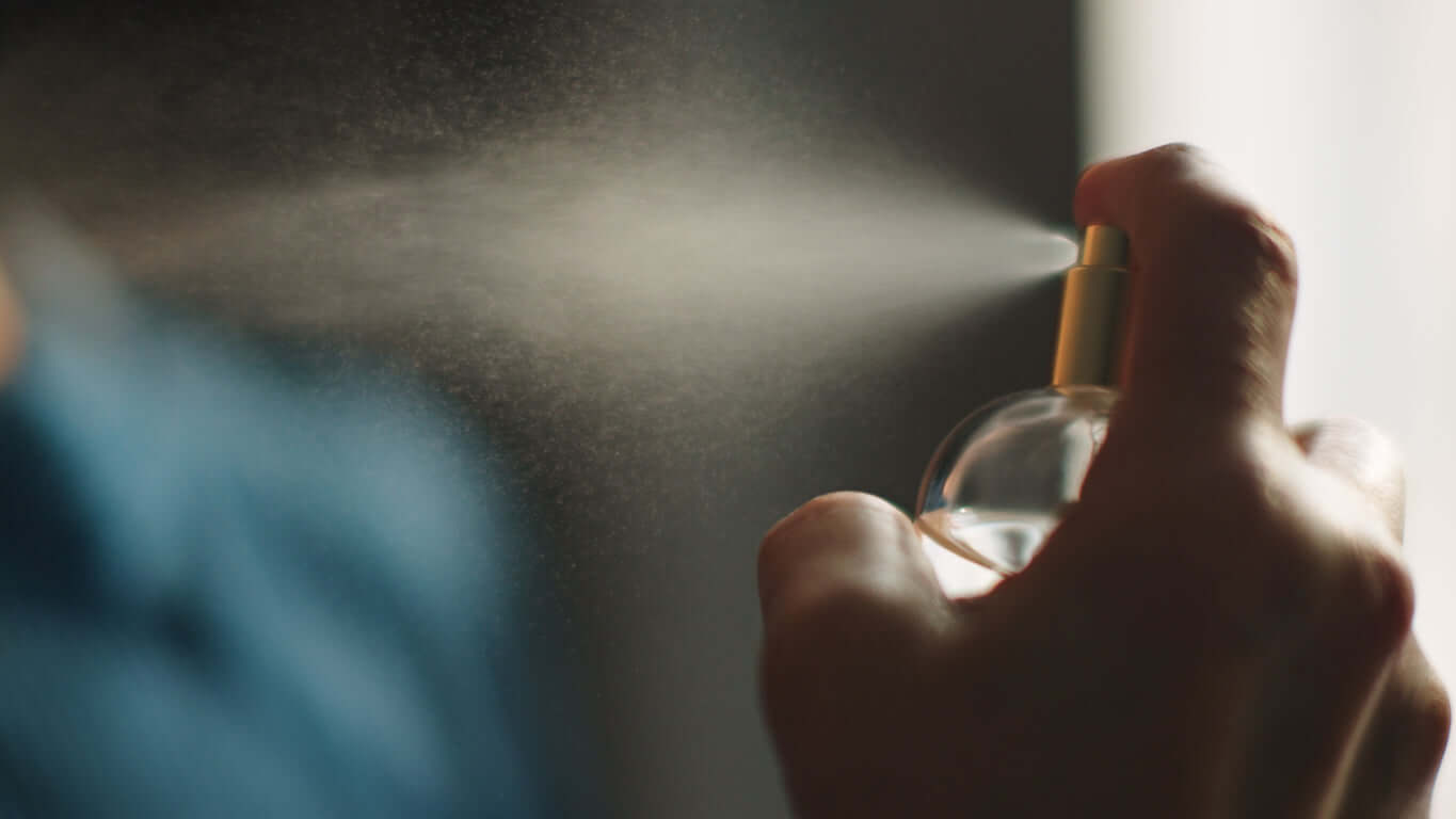 Brumes parfumées chez LUXTORE : une touche de fraîcheur élégante pour le corps, les cheveux ou la maison. Des senteurs subtiles et naturelles signées par des maisons de parfumerie d’exception.