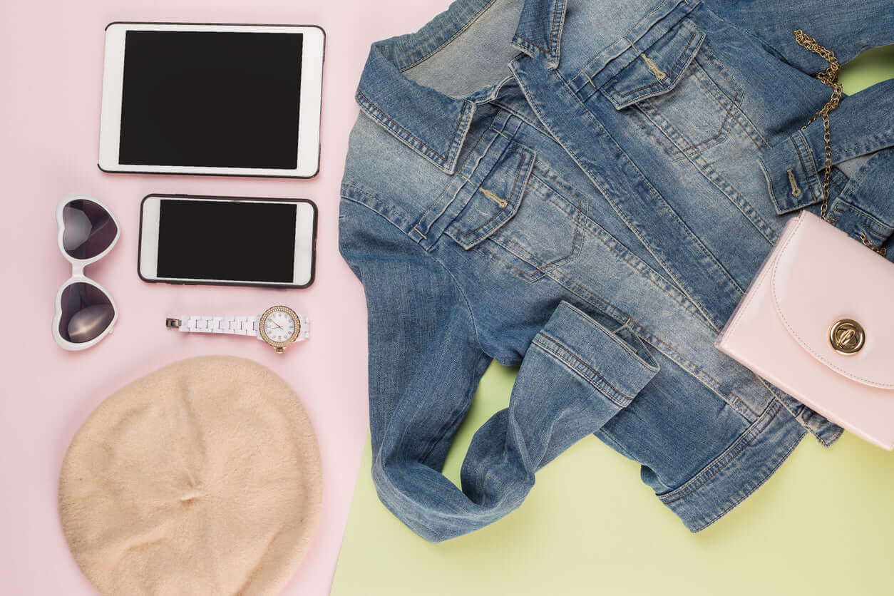 Accessoires femme chez LUXTORE : chapeaux, sacs, ceintures, bijoux et pièces de créateurs. Des essentiels élégants pour affirmer votre style avec distinction. Une sélection pointue, entre modernité et savoir-faire.