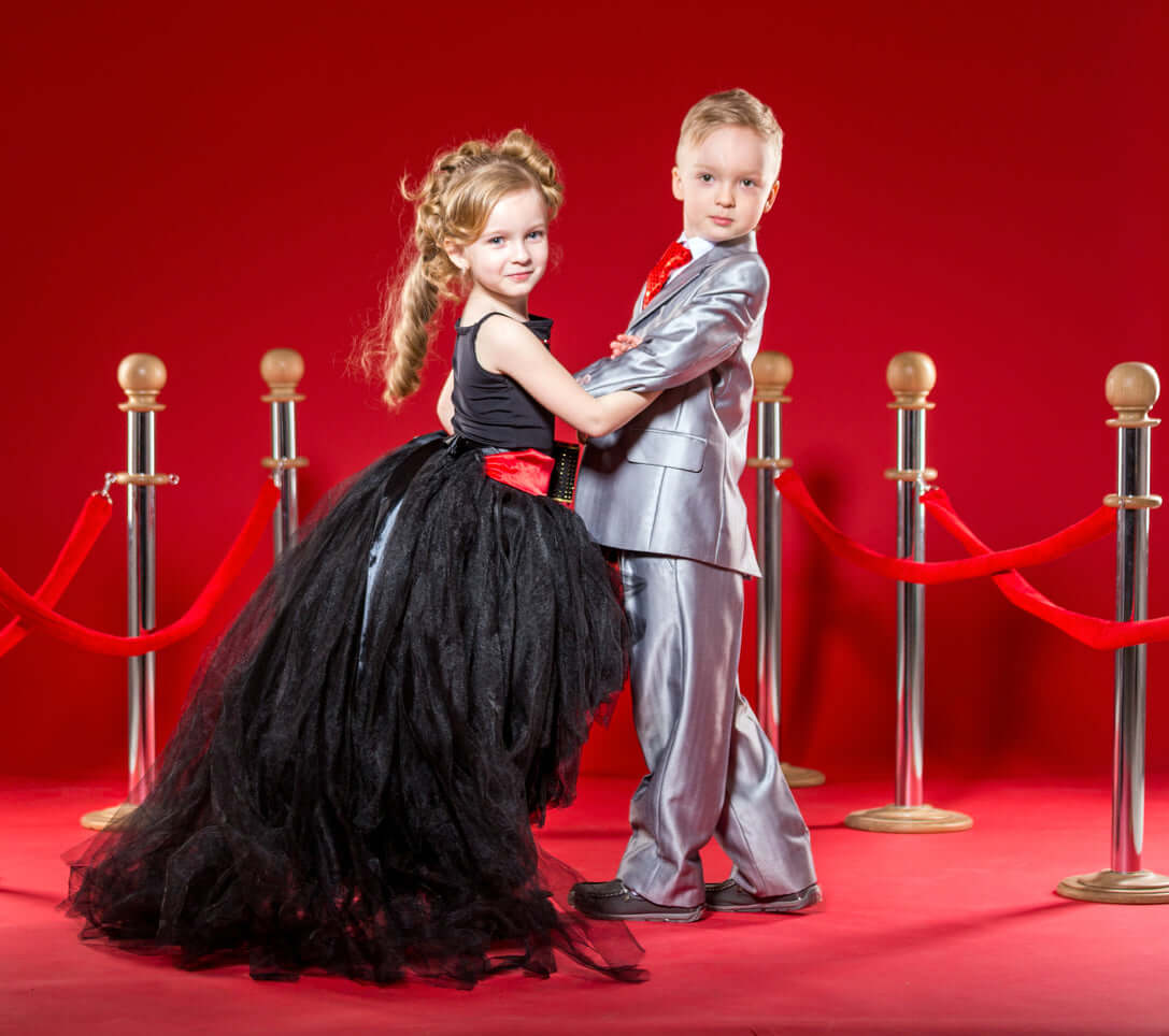 Vêtements enfant chez LUXTORE : matières douces, coupes confortables et élégance discrète. Une sélection haut de gamme pensée pour les plus jeunes.