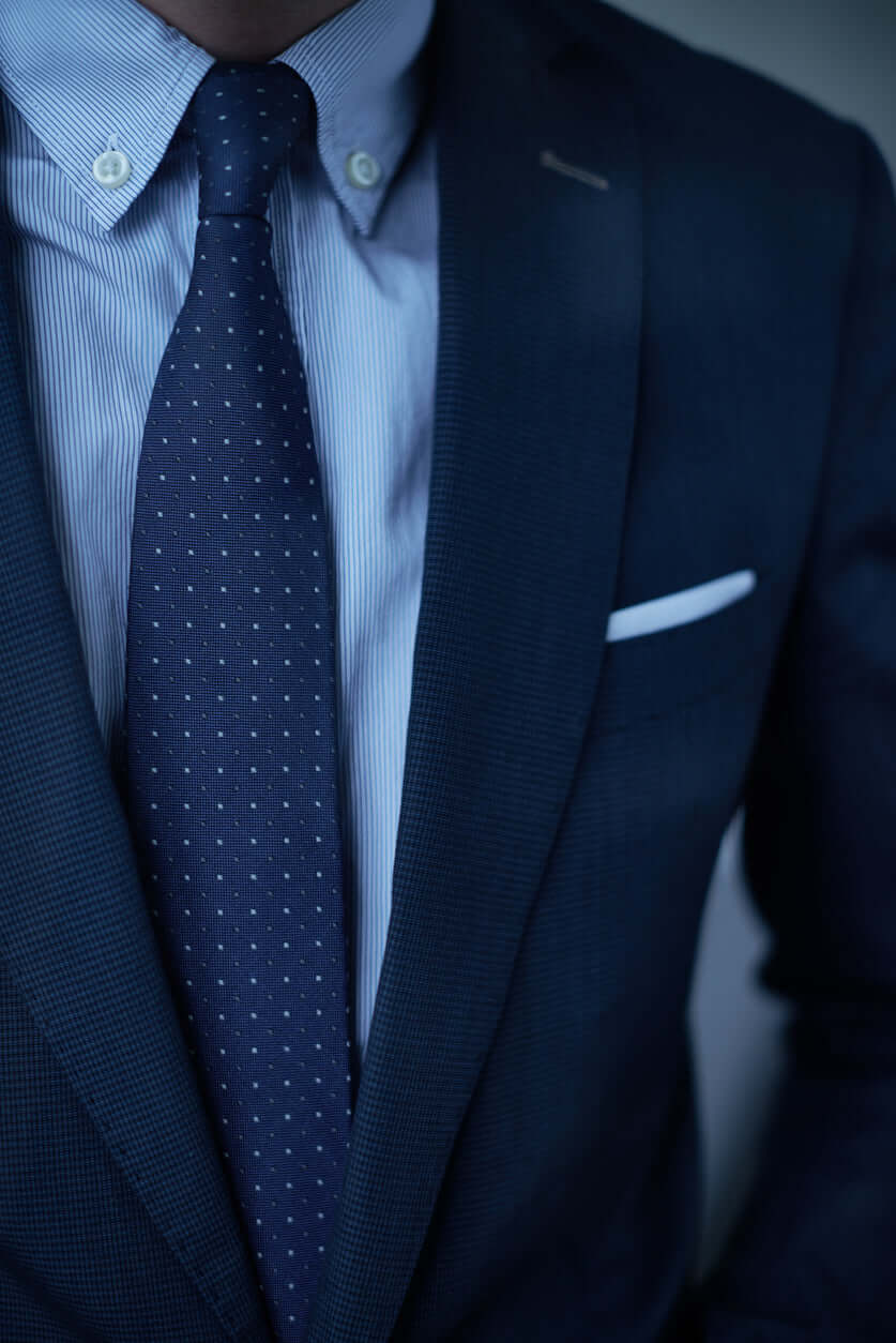 Chez LUXTORE, la veste homme se distingue par sa coupe, sa matière et son allure. Cuir, laine ou toile technique, chaque pièce affirme une silhouette élégante et moderne, pensée pour durer et pour marquer les esprits.