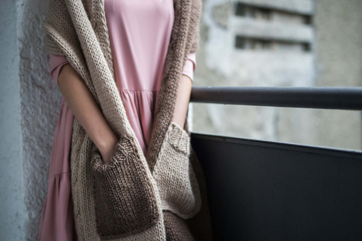 Pulls et gilets femme sélectionnés avec exigence chez LUXTORE : cachemire, maille fine ou volumes créateurs, pour une silhouette élégante et contemporaine. Confort, style et matières d’exception sont au rendez-vous.
