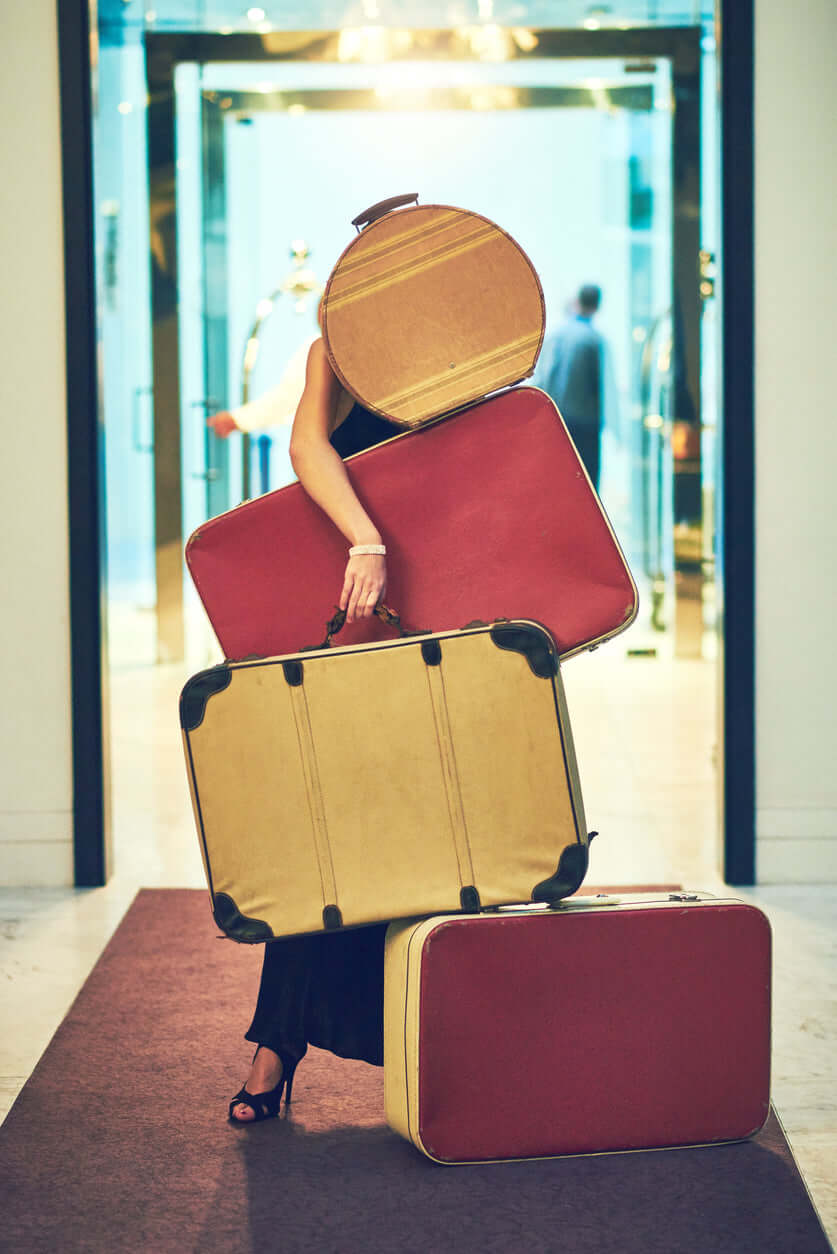 Sacs et bagages femme chez LUXTORE : des pièces d’exception pour sublimer le quotidien et le voyage. Entre élégance, utilité et design créatif, découvrez une sélection raffinée signée par des maisons et créateurs de caractère.