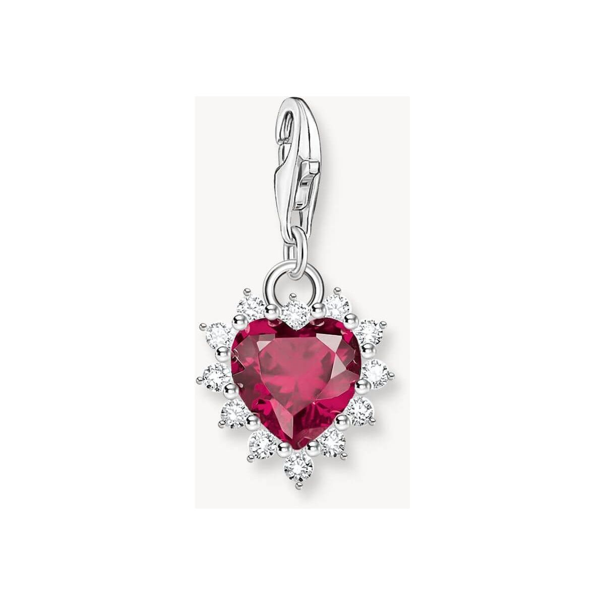 Pendentif charm cœur en argent avec saphir rouge et pierres en zirconium blanc, bijou élégant et raffiné.