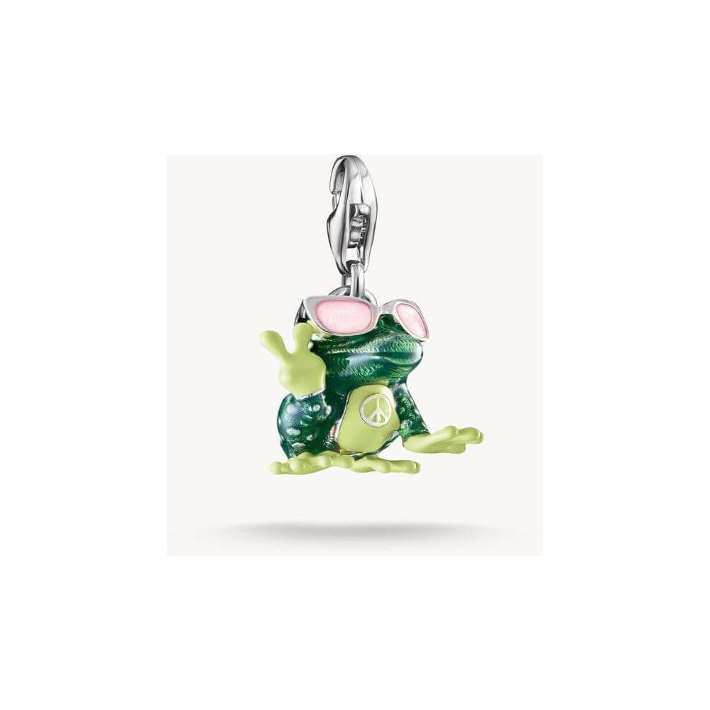 Pendentif charm grenouille en argent avec lunettes, émaillé en rose et vert, signe de paix en forme de cœur.