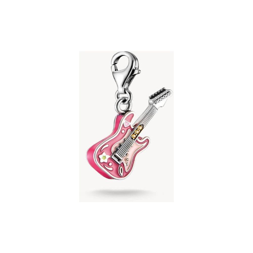 Pendentif charm guitare électrique en argent avec émail coloré et détails raffinés.