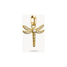 Pendentif charm libellule en plaqué or avec pierres blanches en zirconium, design délicat et élégant.