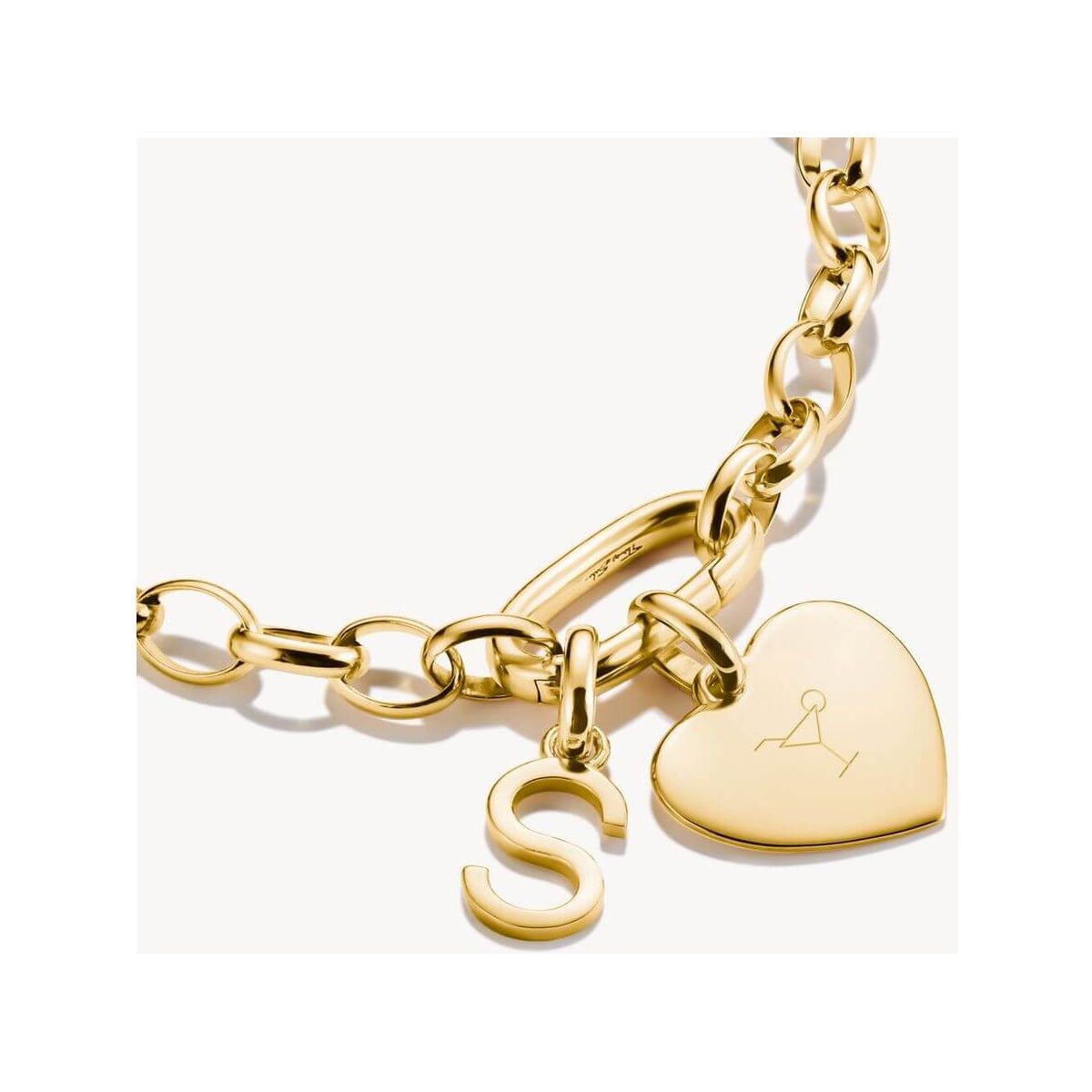 Pendentif charm cœur plaqué or, personnalisable avec initiale, élégant collier en argent recyclé.