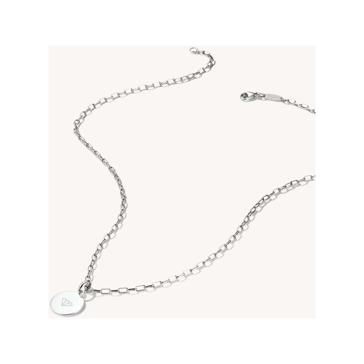 Collier Charm Paperclip en argent recyclé avec chaîne aux maillons ovales et pendentif.