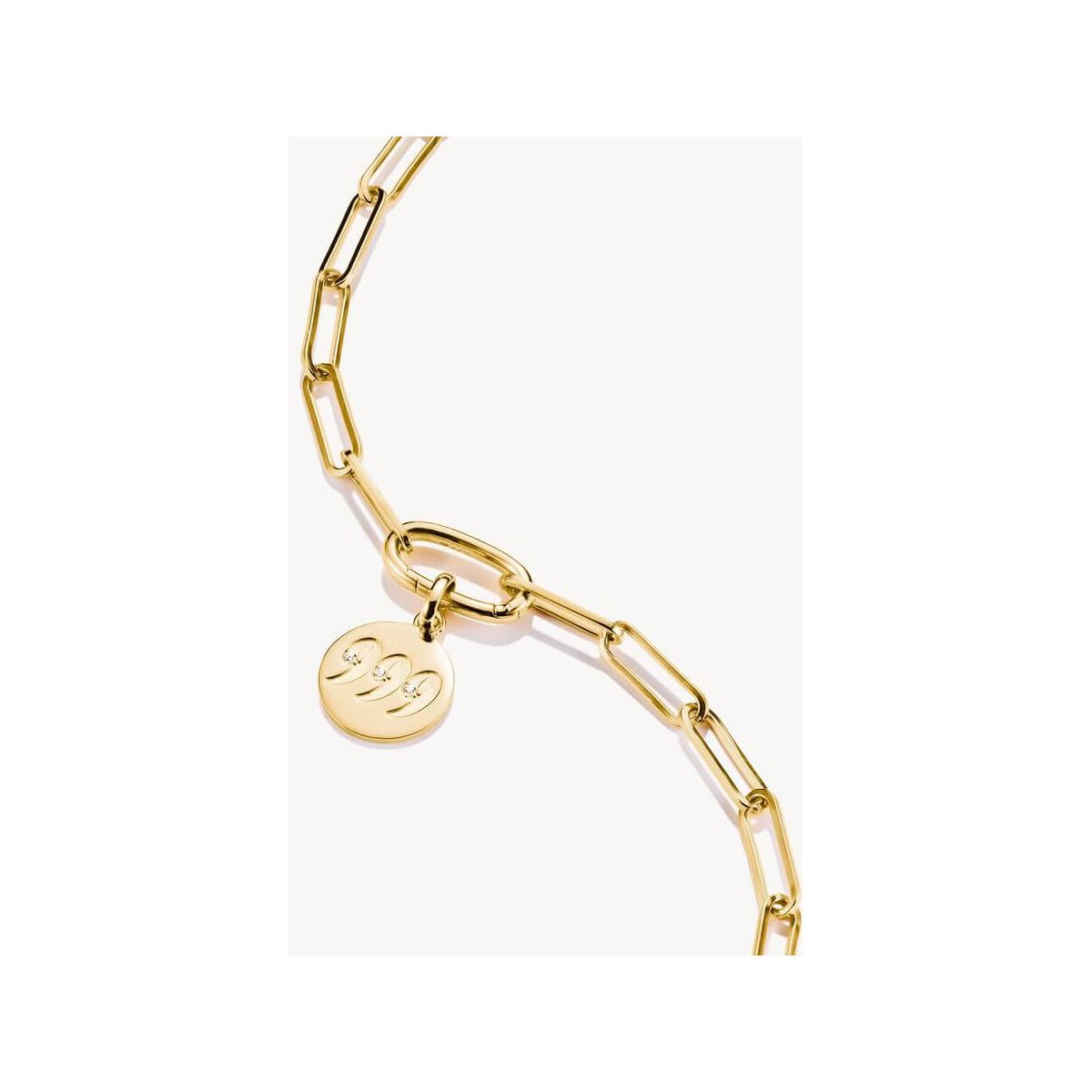 Pendentif charm en or plaqué avec le chiffre angélique 999 et un design élégant.