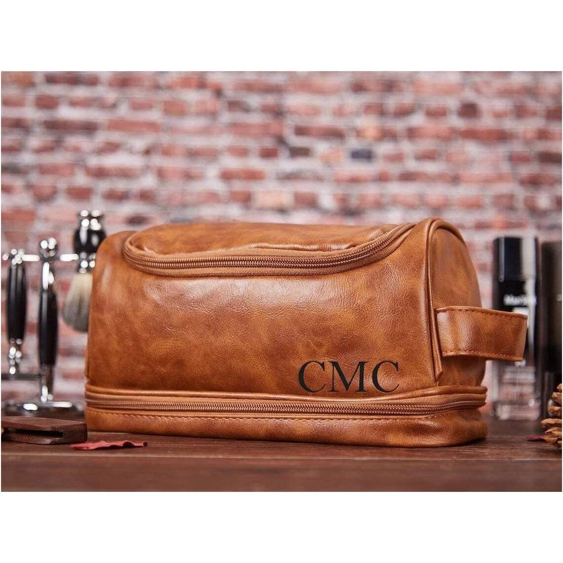 Trousse de toilette personnalisée, cadeau de garçon d'honneur pour lui, sac Dopp gravé, kit Dopp en cuir, cadeau de petit ami pour homme, pour papa, cadeau de Noël pour lui