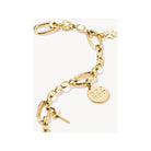 Bracelet charm en or plaqué, avec pendentif numéro angélique 888 et fleur, symbole de prospérité et élégance.